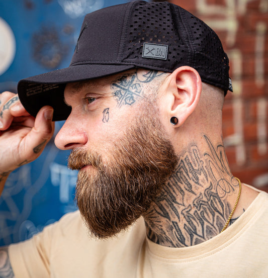 CAP SIGNATURE | BLACK ON BLACK