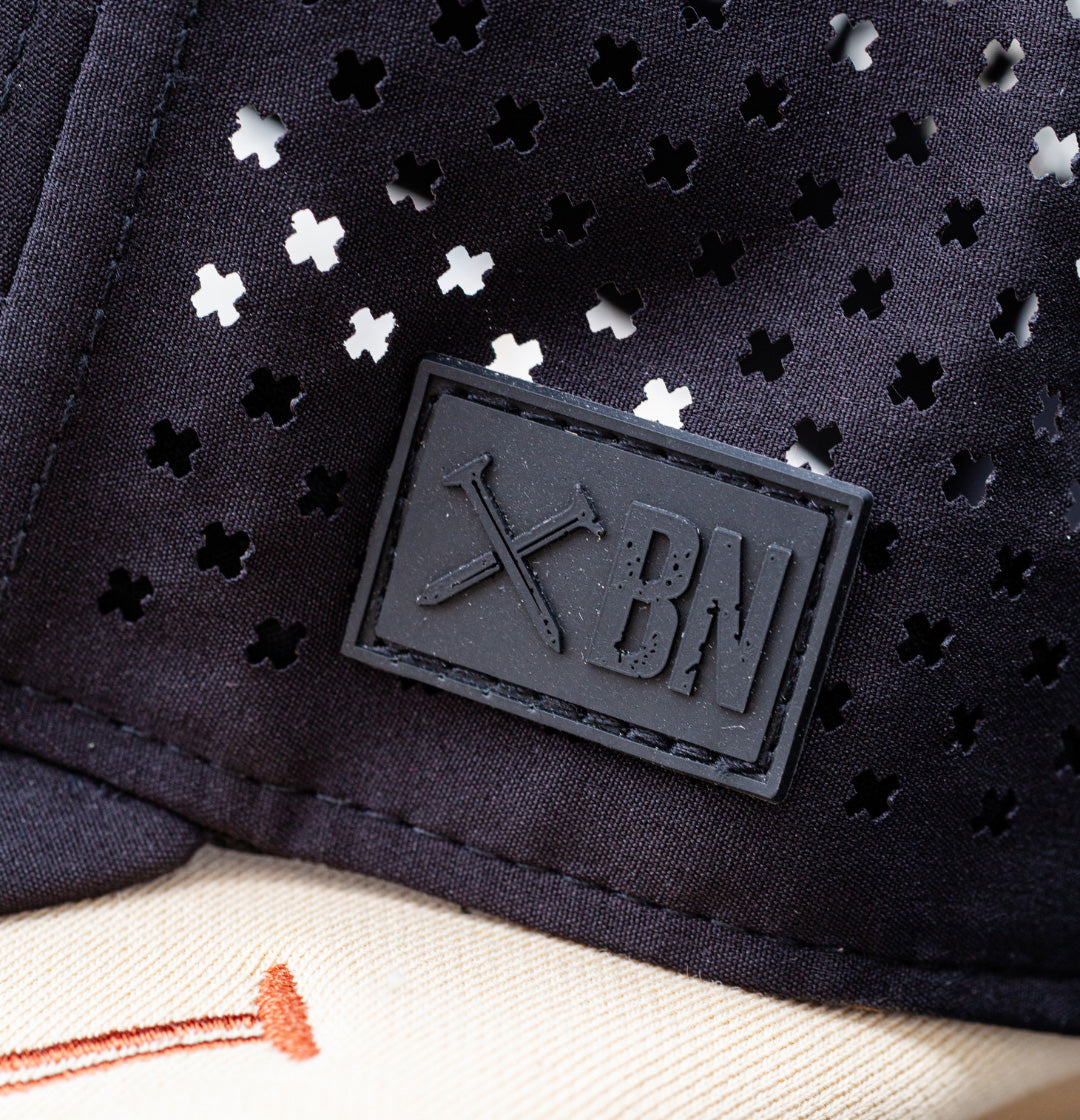 CAP SIGNATURE | BLACK ON BLACK